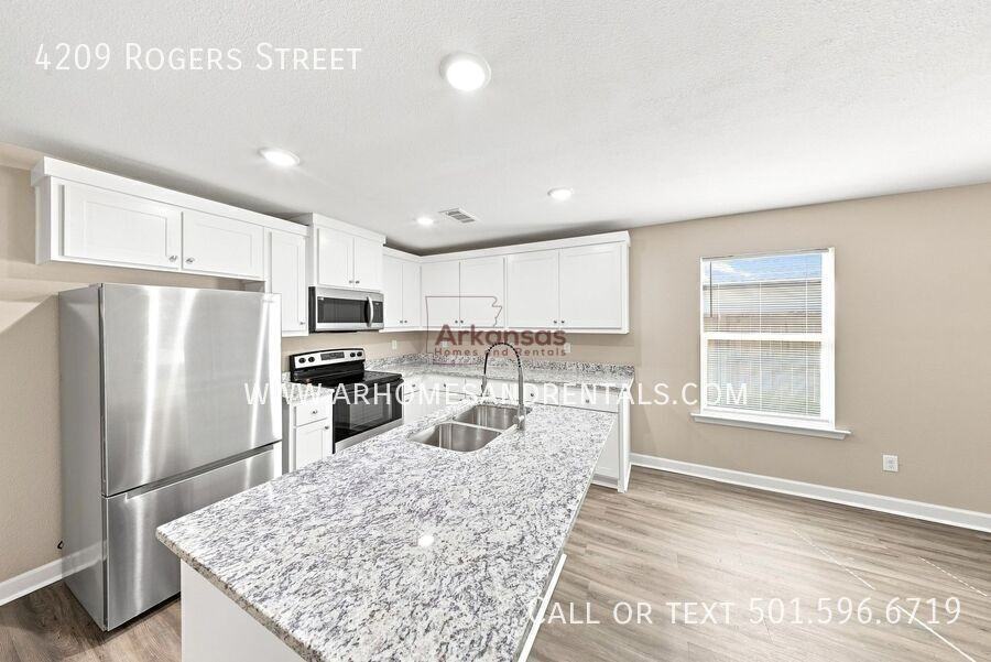 4209 Rogers St - Photo 4 of 15