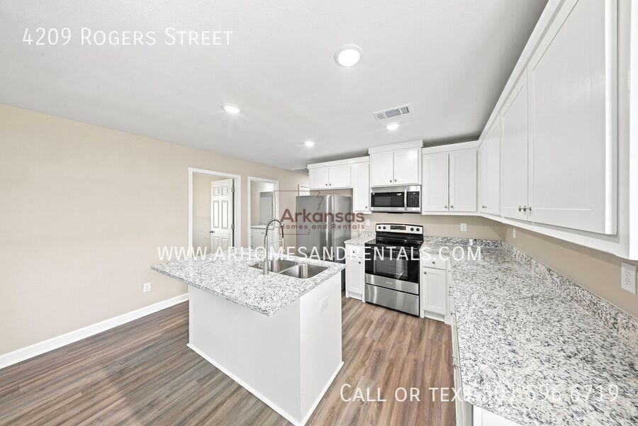 4209 Rogers St - Photo 5 of 15