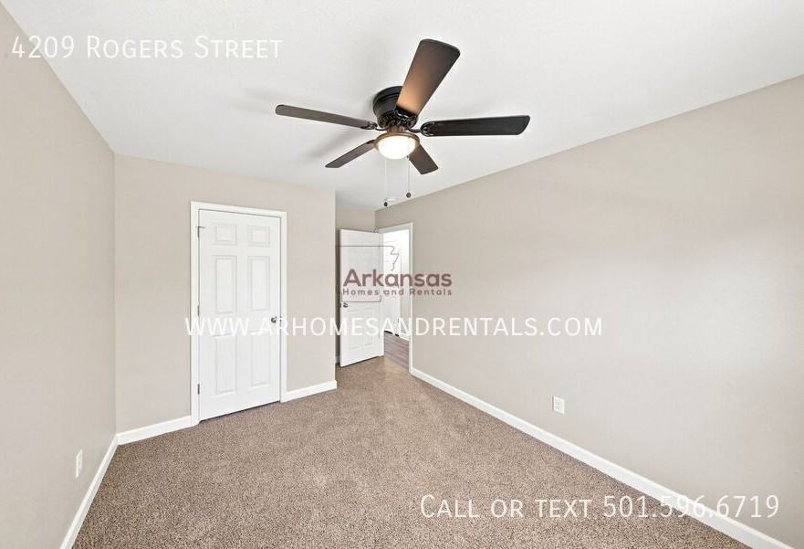 4209 Rogers St - Photo 7 of 15