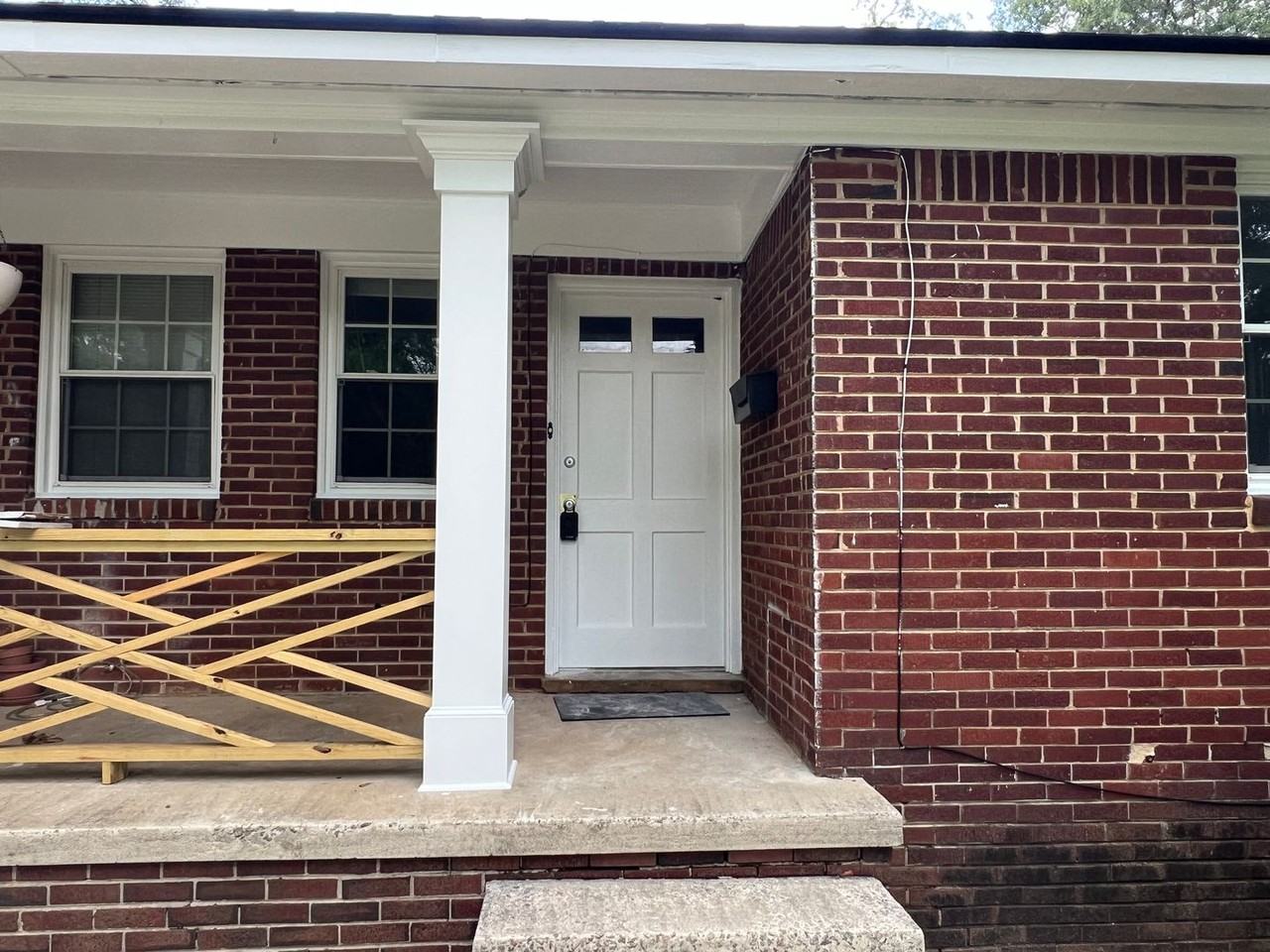2904 Lincoln St - Photo 2 of 17