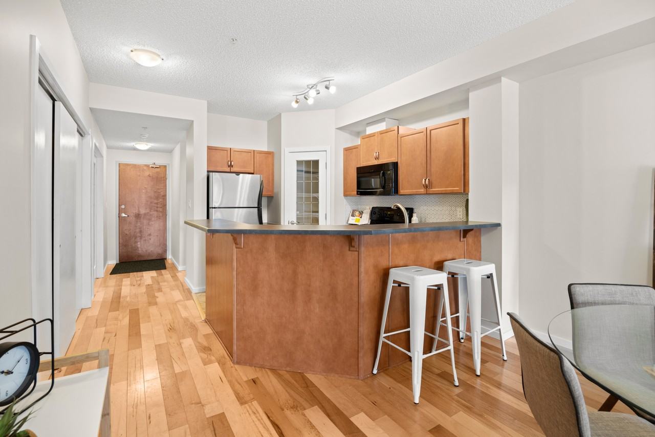 9910 111 St Nw - Photo 7 of 28