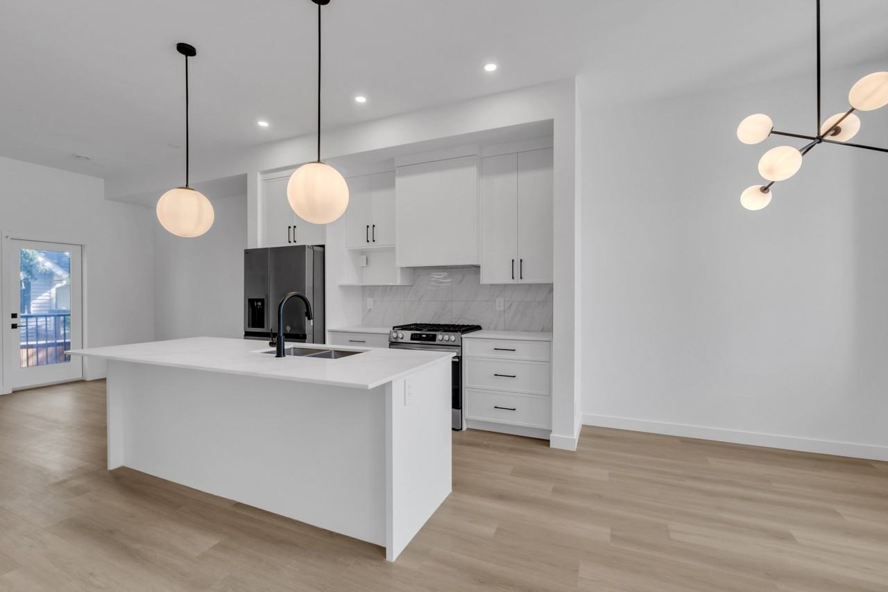 2708 25 Ave Sw - Photo 3 of 34