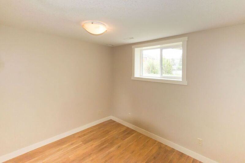 4904 19 Ave Nw - Photo 4 of 10