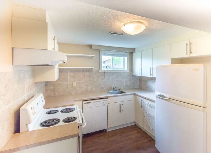 4904 19 Ave Nw - Photo 5 of 10