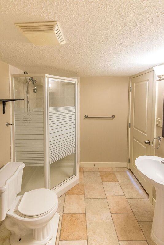 4904 19 Ave Nw - Photo 6 of 10