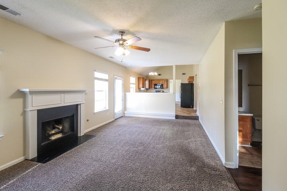 824 Brisley Cir - Photo 4 of 17