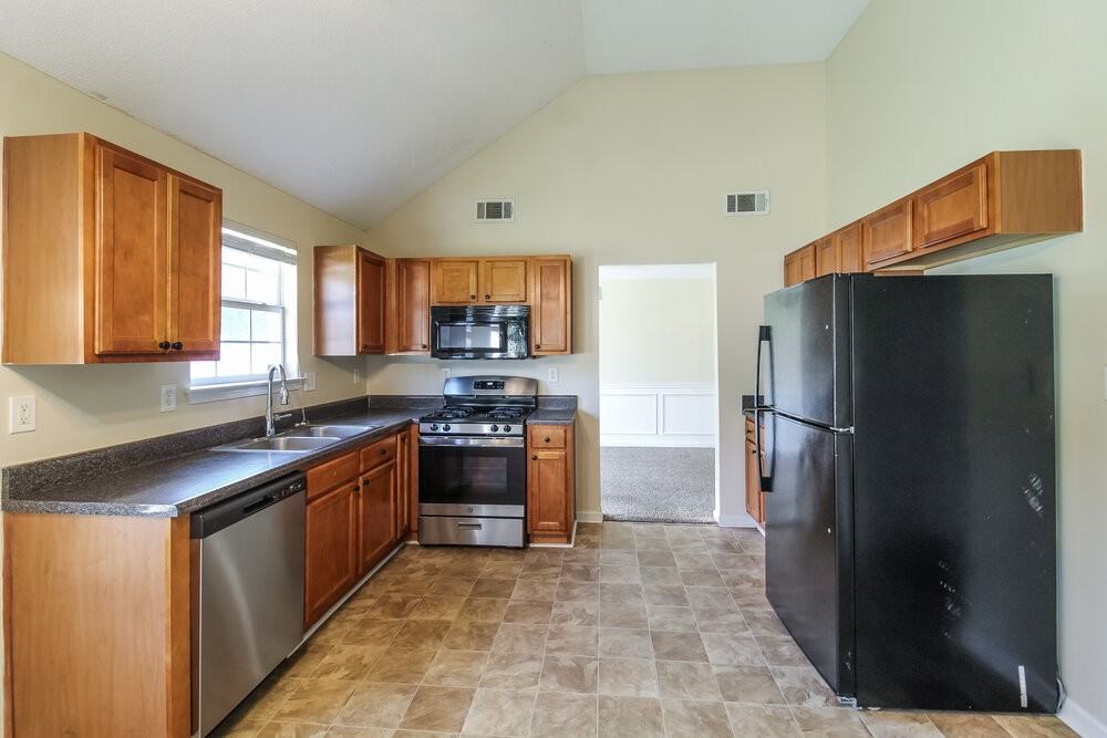 824 Brisley Cir - Photo 7 of 17