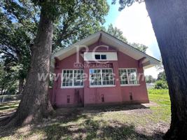 featured image of 223 Kentucky Ave