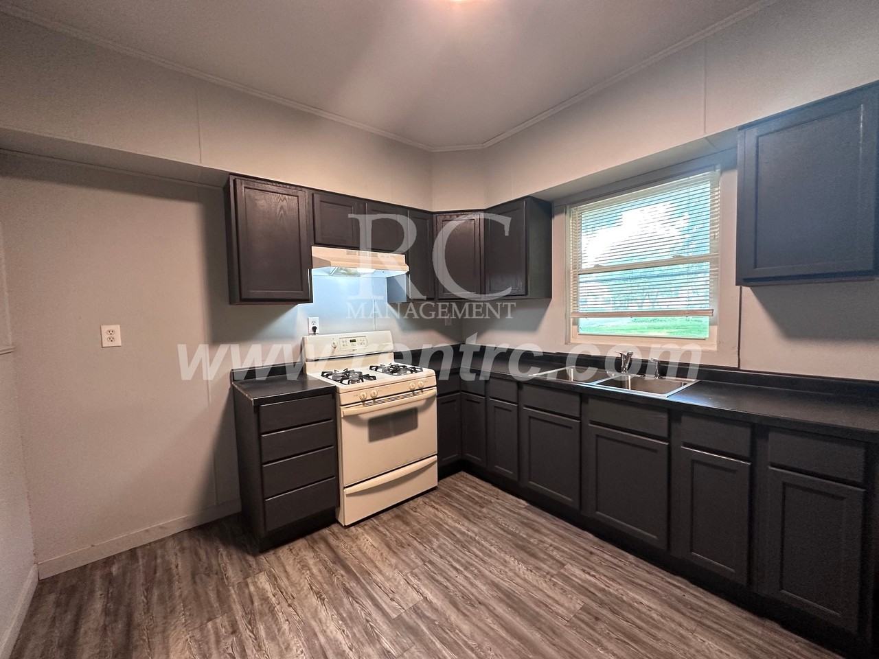 223 Kentucky Ave - Photo 2 of 24