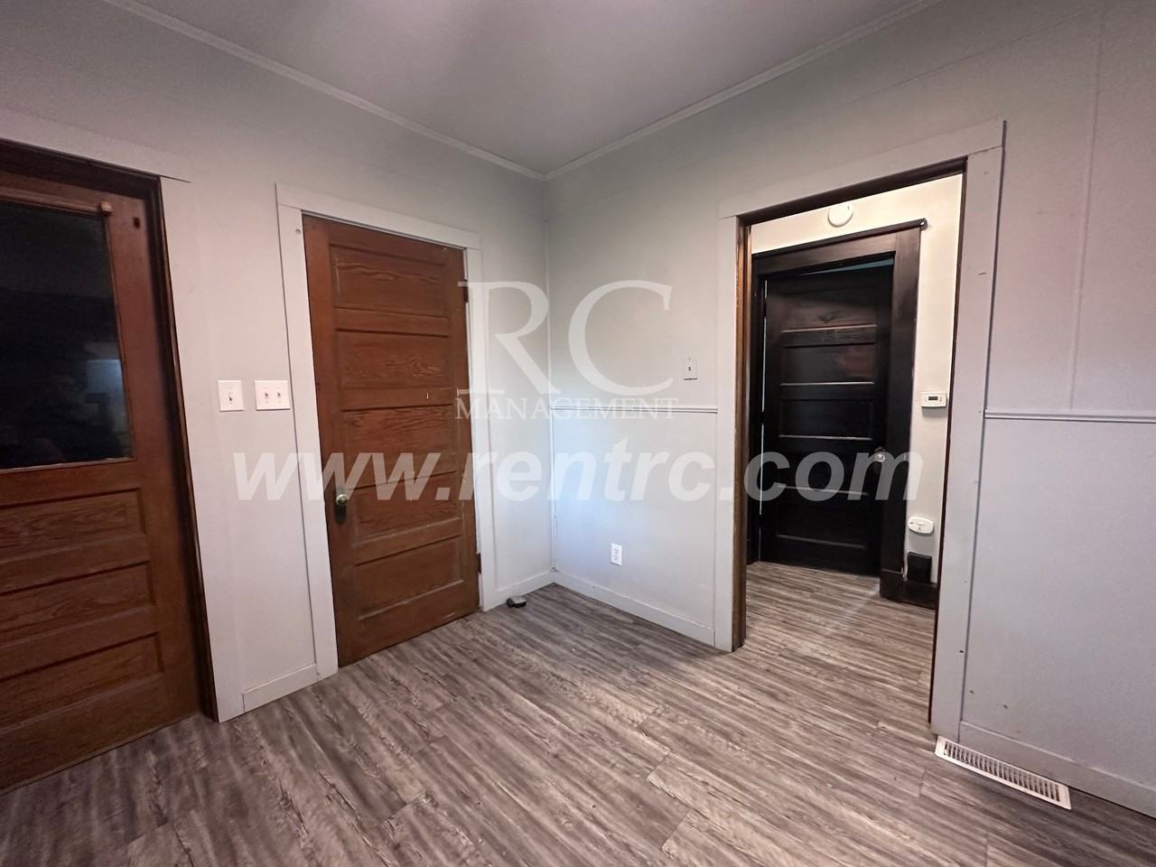 223 Kentucky Ave - Photo 3 of 24