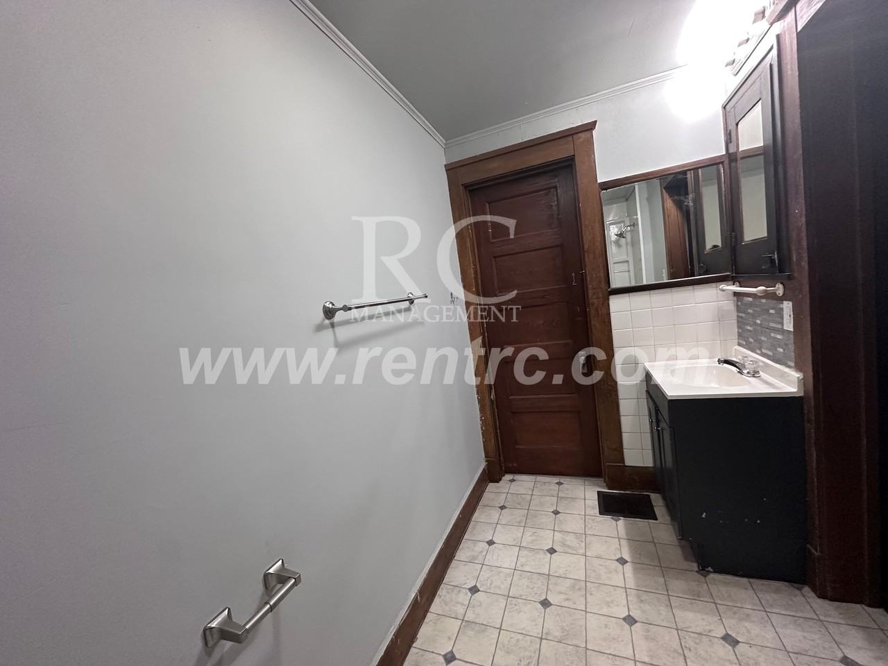 223 Kentucky Ave - Photo 5 of 24
