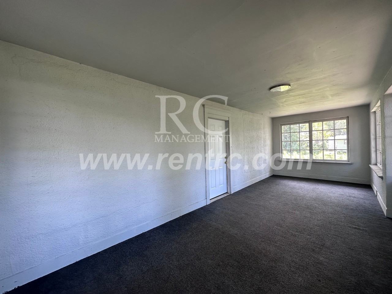 223 Kentucky Ave - Photo 6 of 24