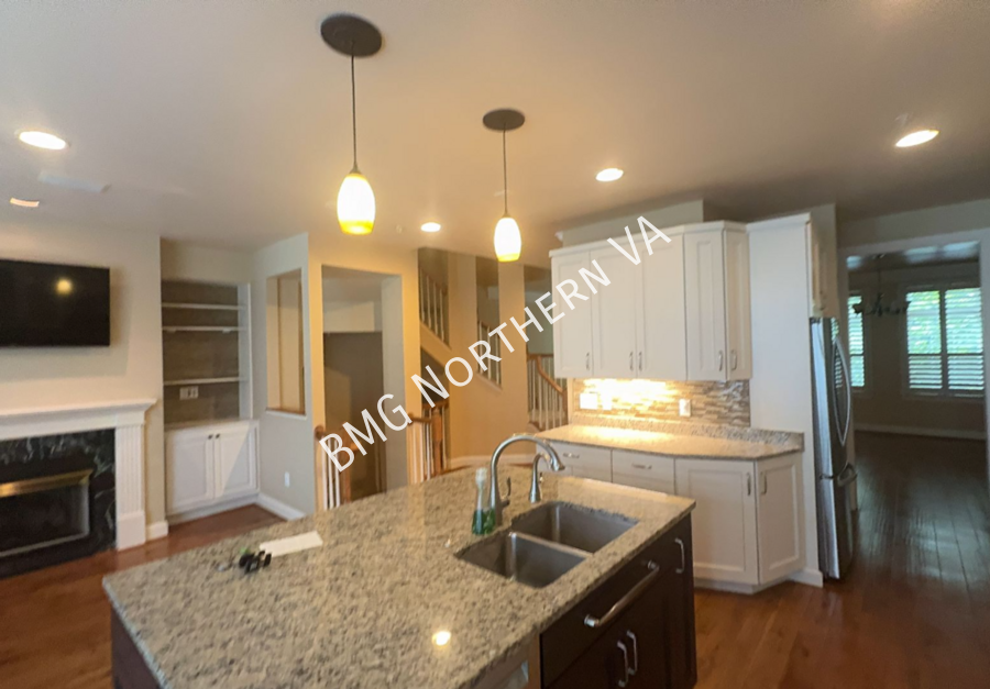 12198 Chancery Station Cir - Photo 4 of 17