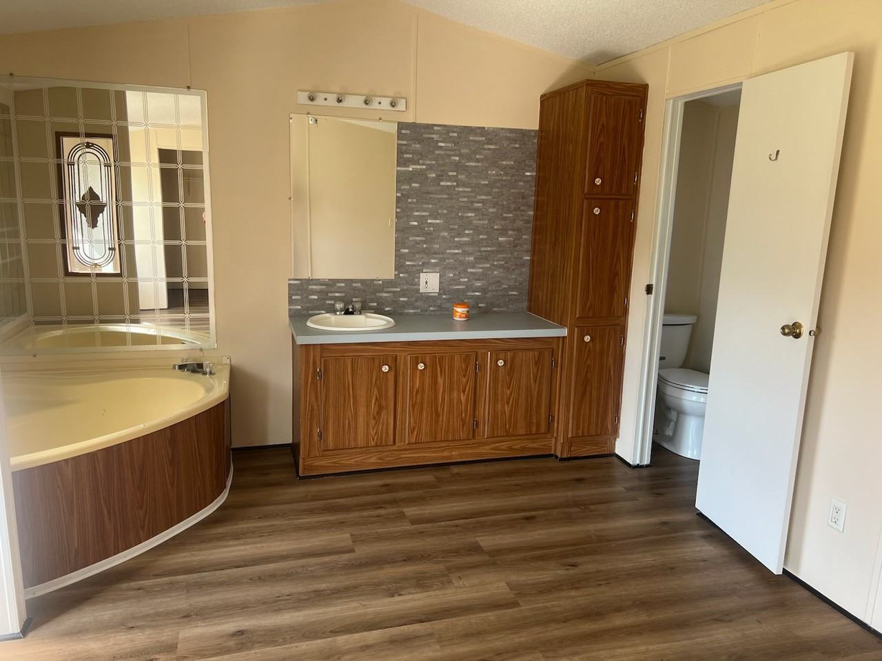 101 James Way - Photo 6 of 7