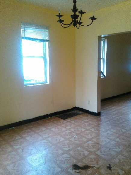 837 Liberty St - Photo 5 of 7
