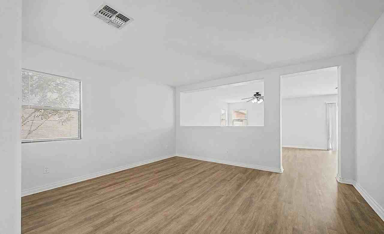 1231 W Wilson Ave - Photo 4 of 20
