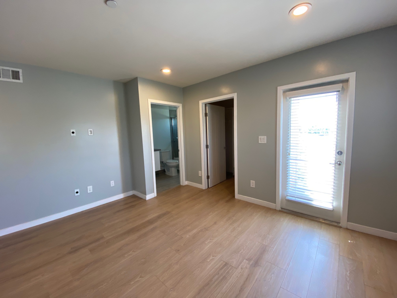 625 N Mariposa Ave #1-2 - Photo 7 of 11