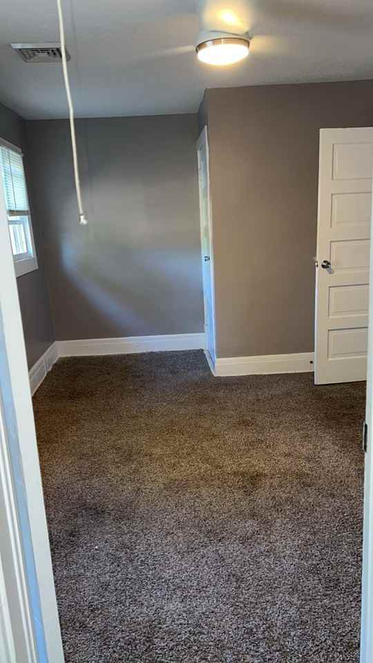 515 S Dearborn Ave - Photo 3 of 20