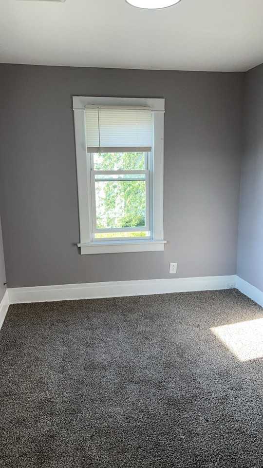 515 S Dearborn Ave - Photo 4 of 20