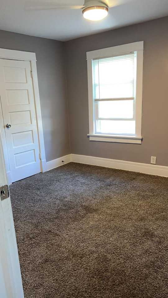 515 S Dearborn Ave - Photo 6 of 20