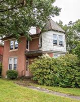 featured image of 417 W Walnut St
