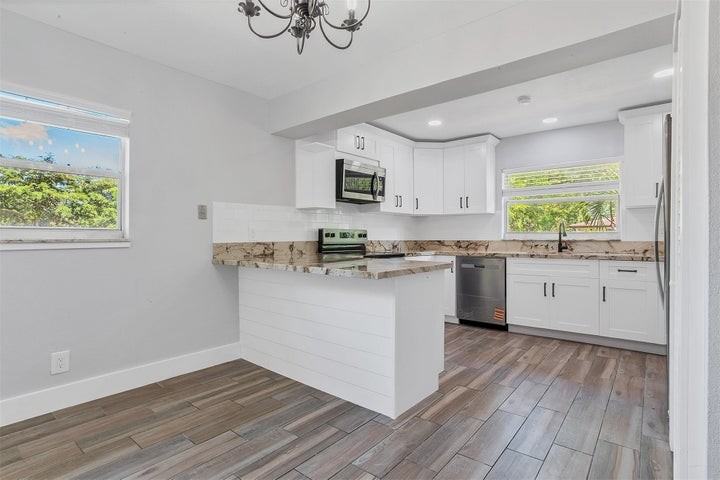 10131 Northwest 35th Street - Photo 3 of 8