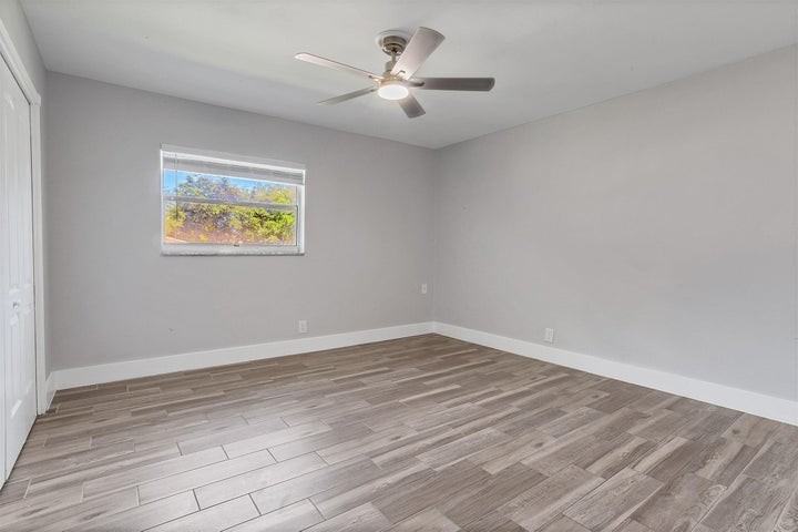 10131 Northwest 35th Street - Photo 5 of 8