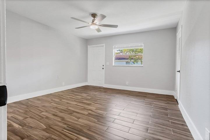 10131 Northwest 35th Street - Photo 6 of 8