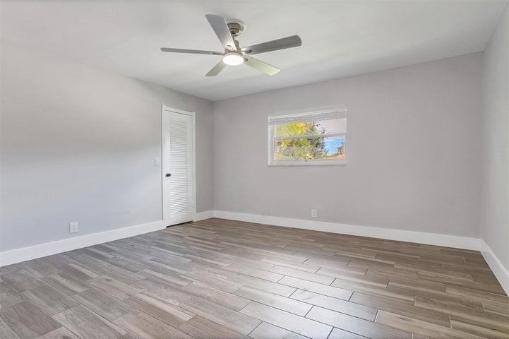 10131 Northwest 35th Street - Photo 7 of 8