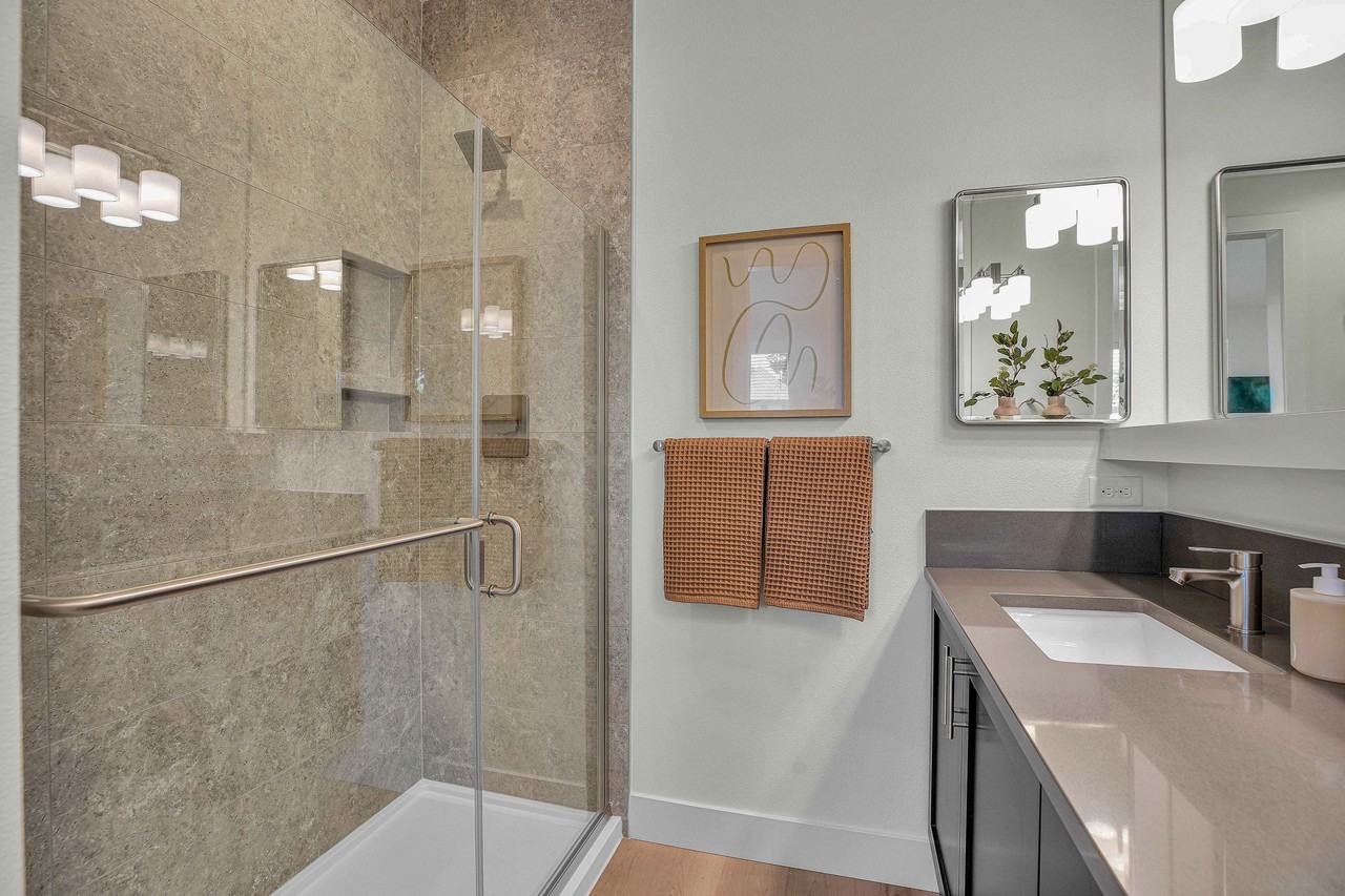 8426 East Burnside Street #1 - Photo 5 of 7