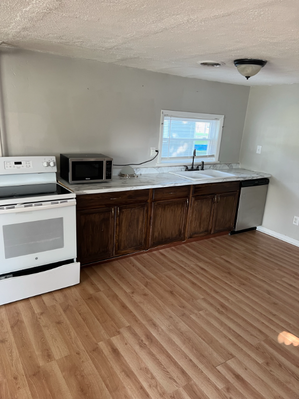 405 Hamilton St - Photo 4 of 20