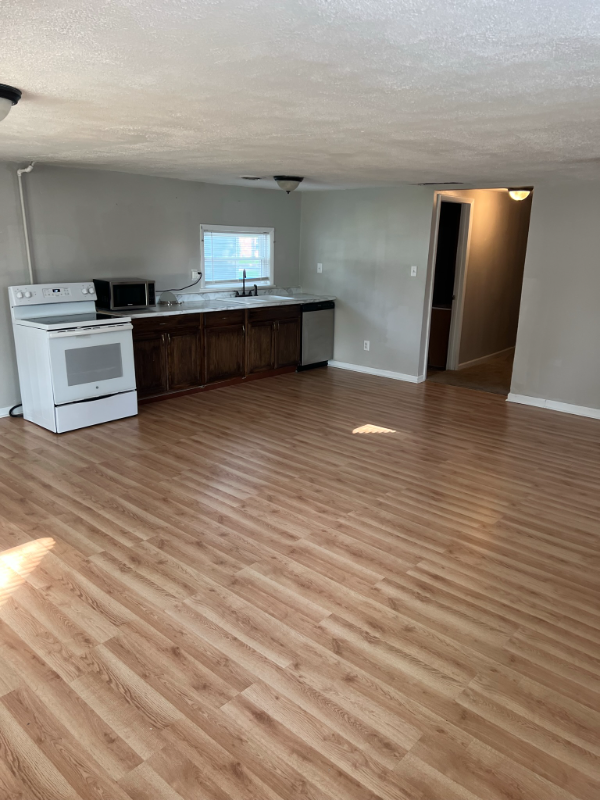 405 Hamilton St - Photo 6 of 20