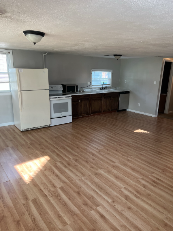 405 Hamilton St - Photo 7 of 20