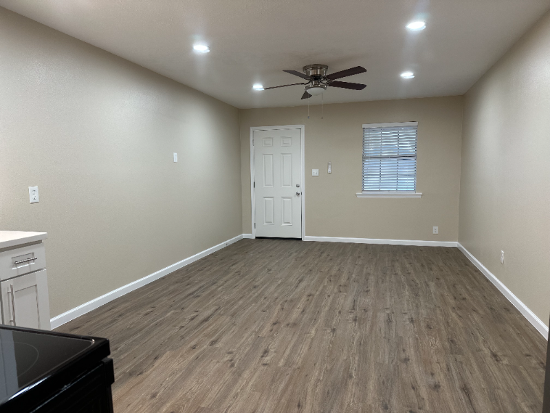 135 W Monroe St #7 - Photo 7 of 8