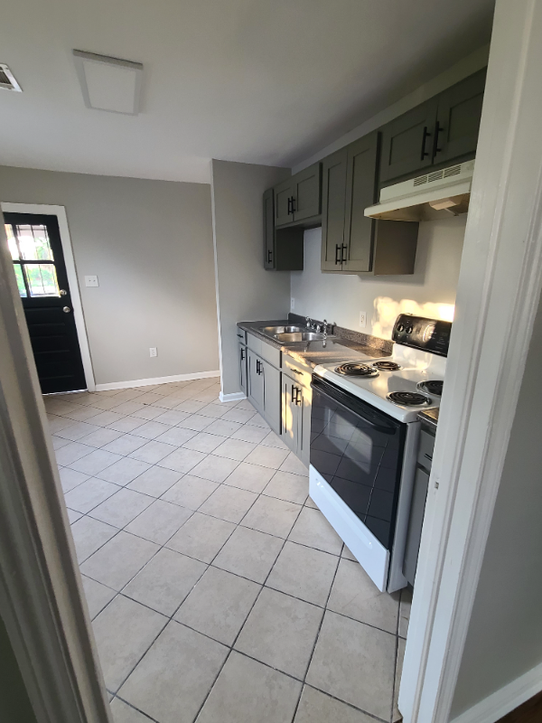 2233 Humanity St - Photo 7 of 20