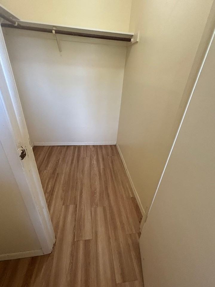 224 Falls Rd - Photo 6 of 18