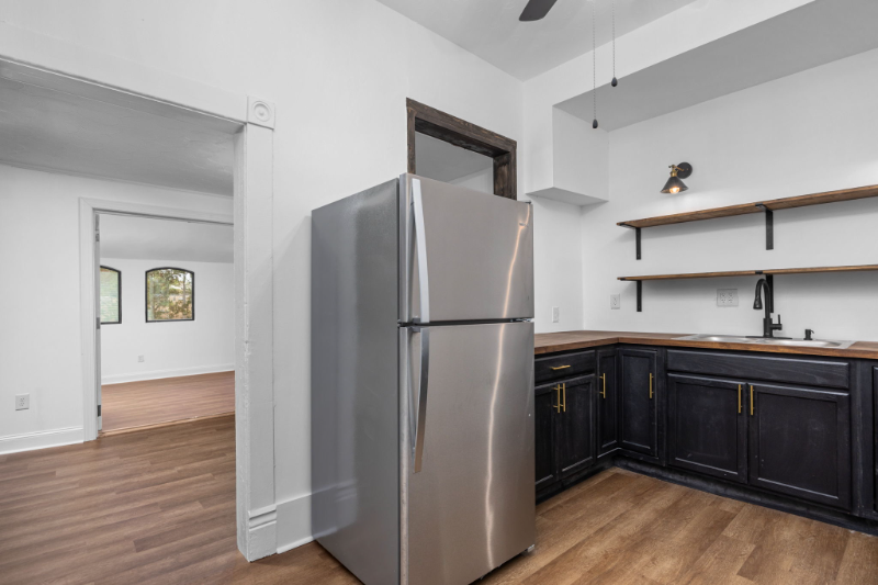 304 Plum St #B - Photo 7 of 14