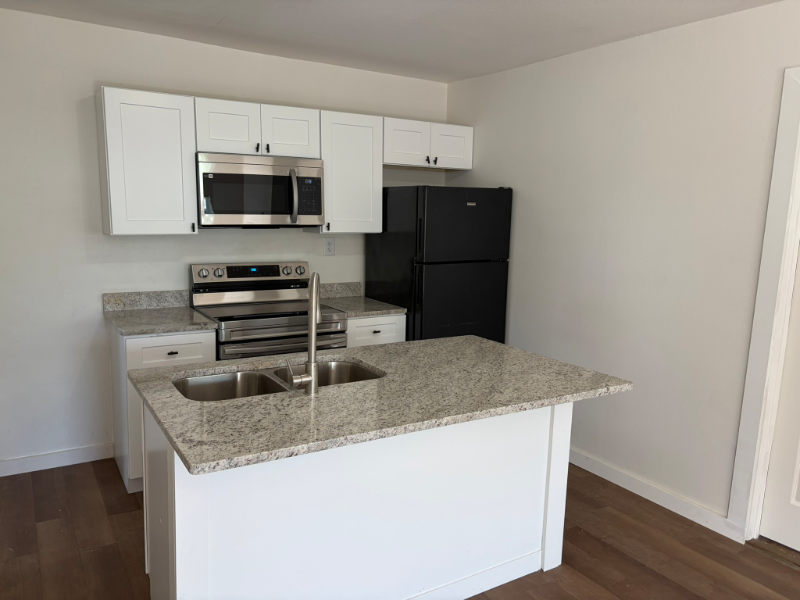 616 Se 13th Ter - Photo 2 of 9