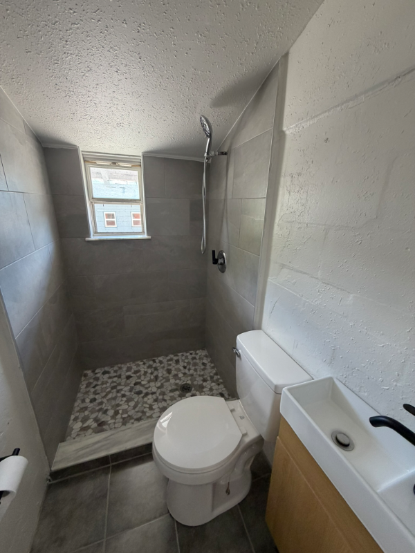 616 Se 13th Ter - Photo 3 of 9