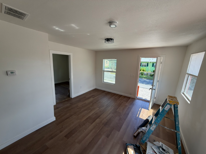 616 Se 13th Ter - Photo 4 of 9