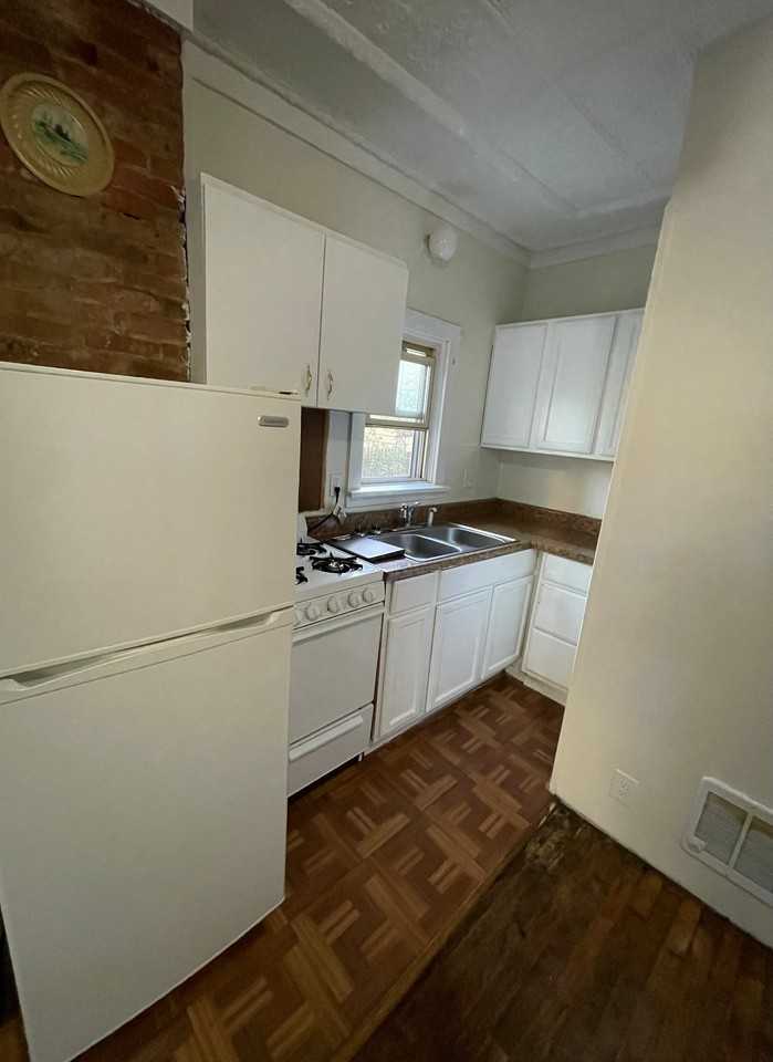 723 W Washington Ave #4 - Photo 2 of 7