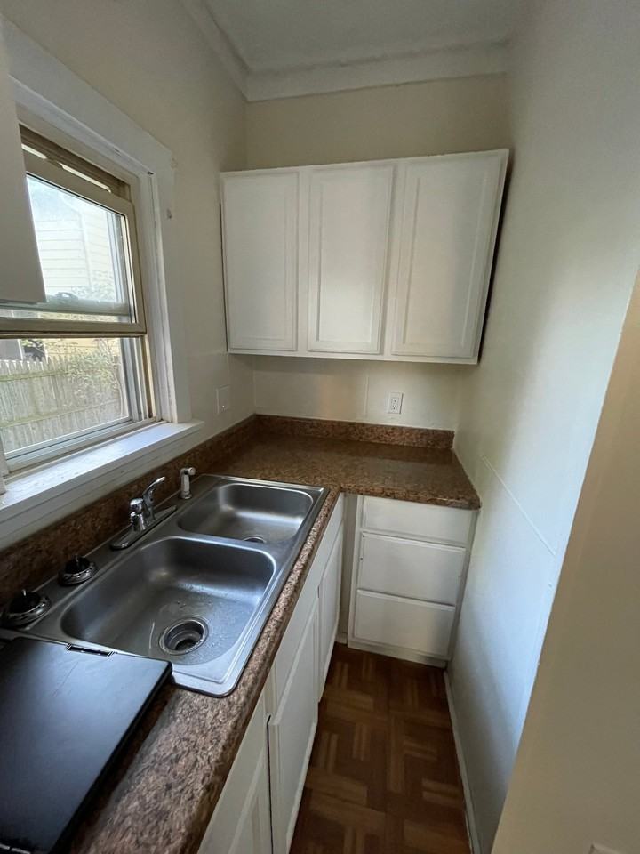 723 W Washington Ave #4 - Photo 3 of 7