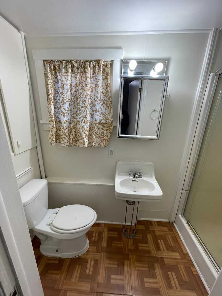 723 W Washington Ave #4 - Photo 4 of 7