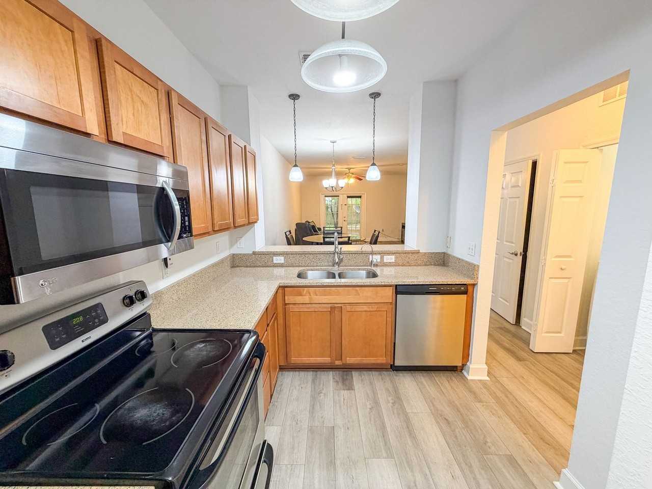 2508 Sw 35th Pl - Photo 6 of 26