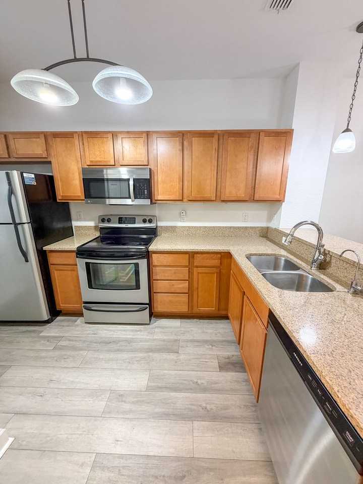 2508 Sw 35th Pl - Photo 7 of 26