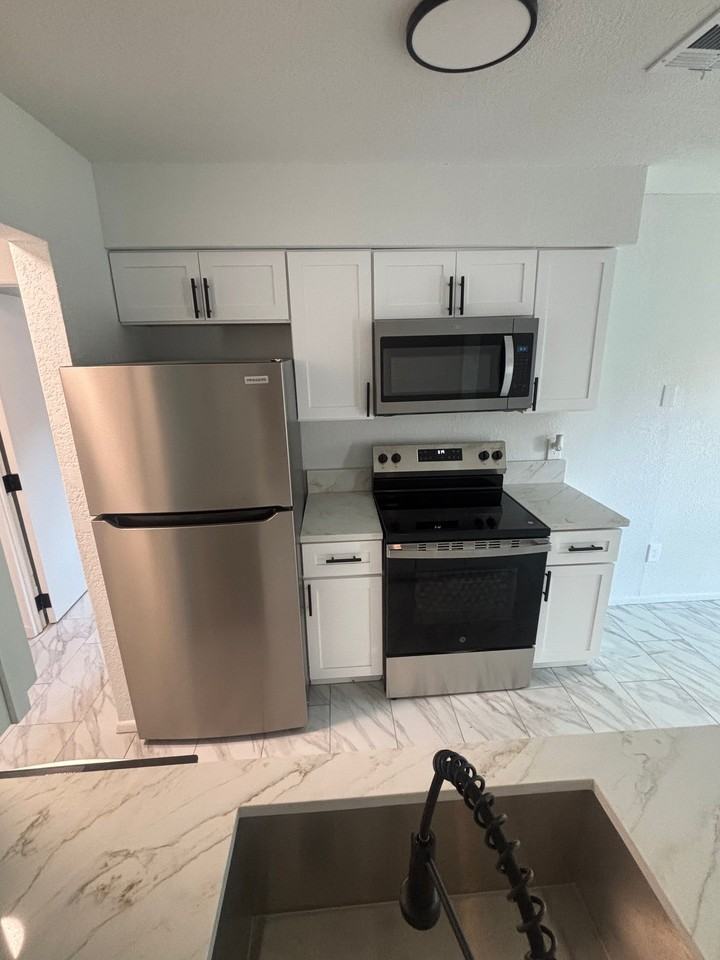 7022 Winter Park Pl - Photo 2 of 15