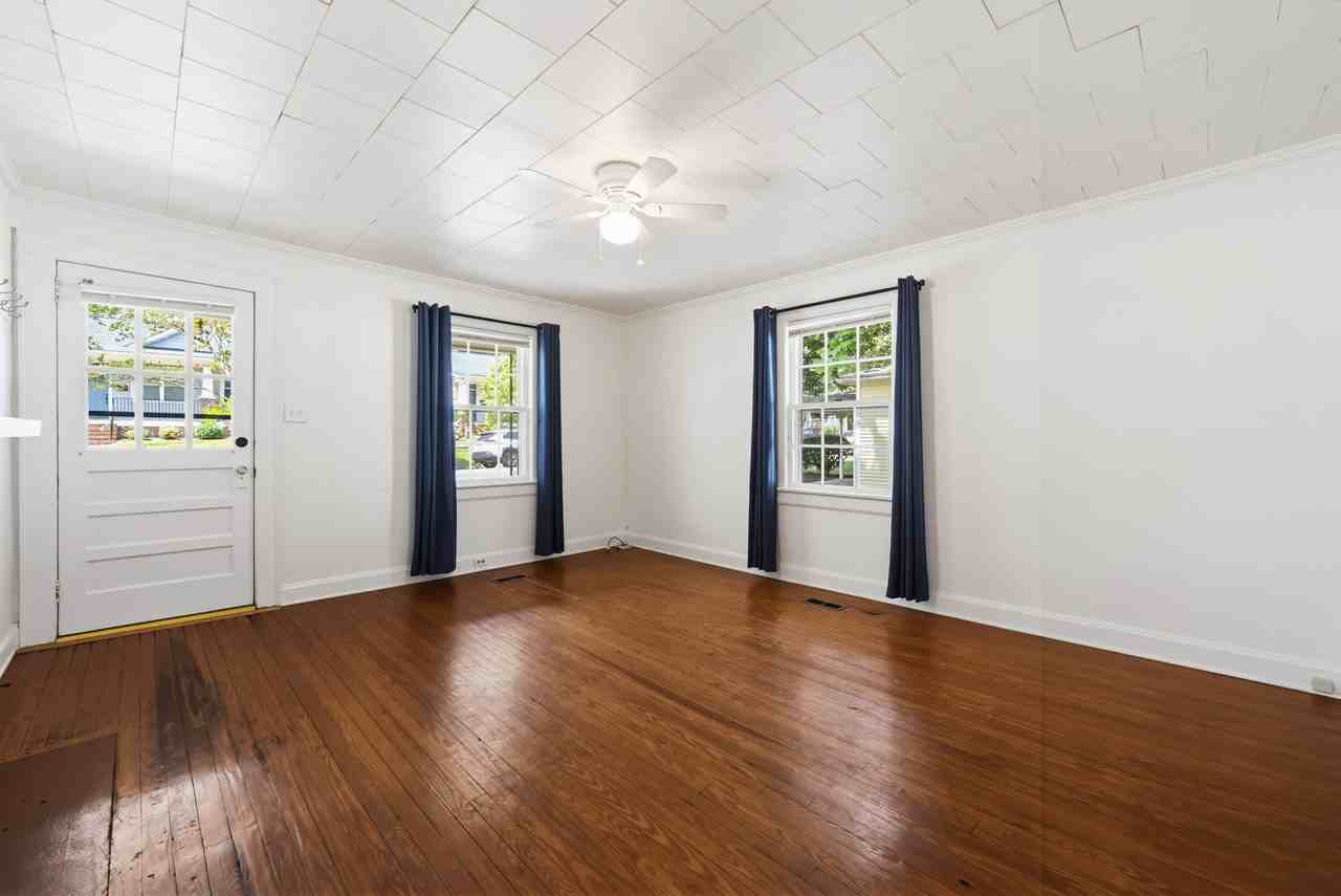 910 Iredell St - Photo 4 of 19