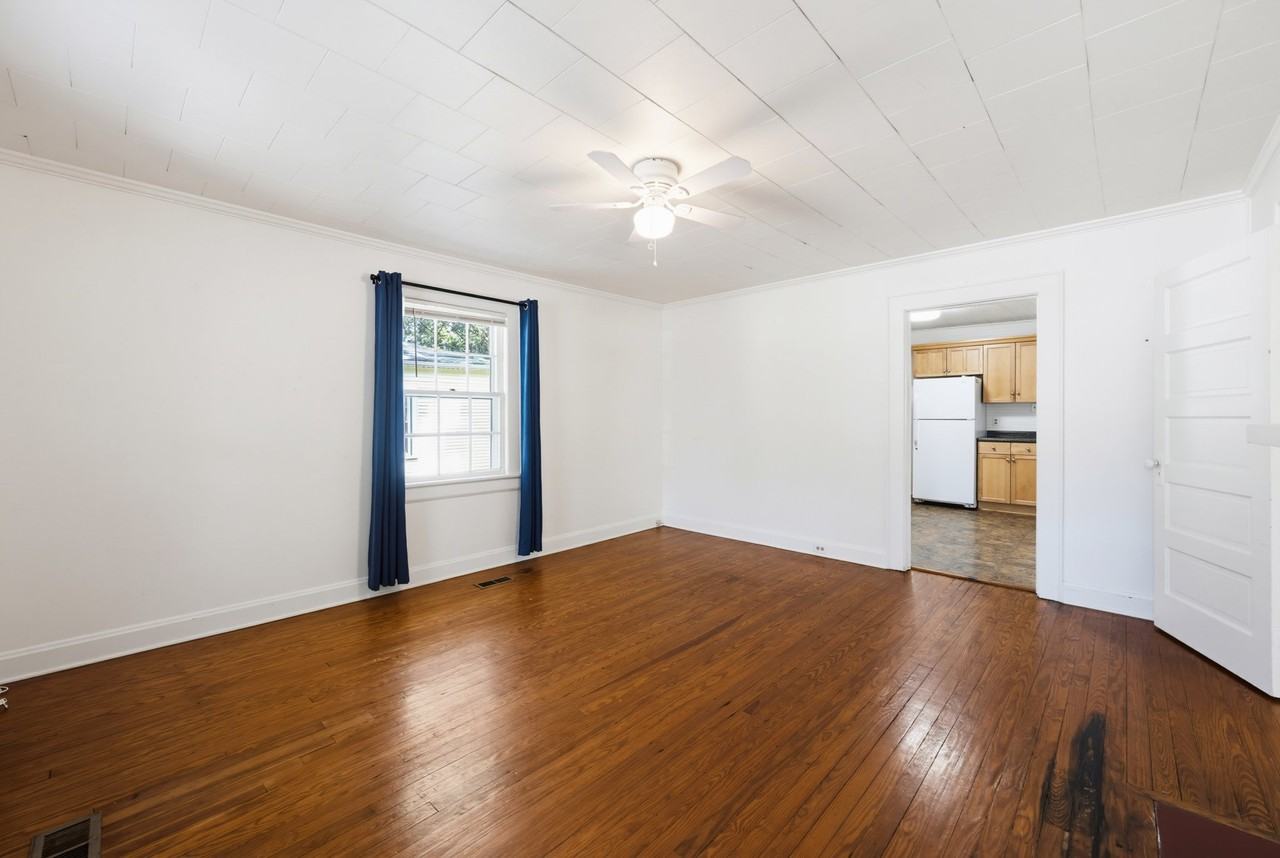 910 Iredell St - Photo 5 of 19