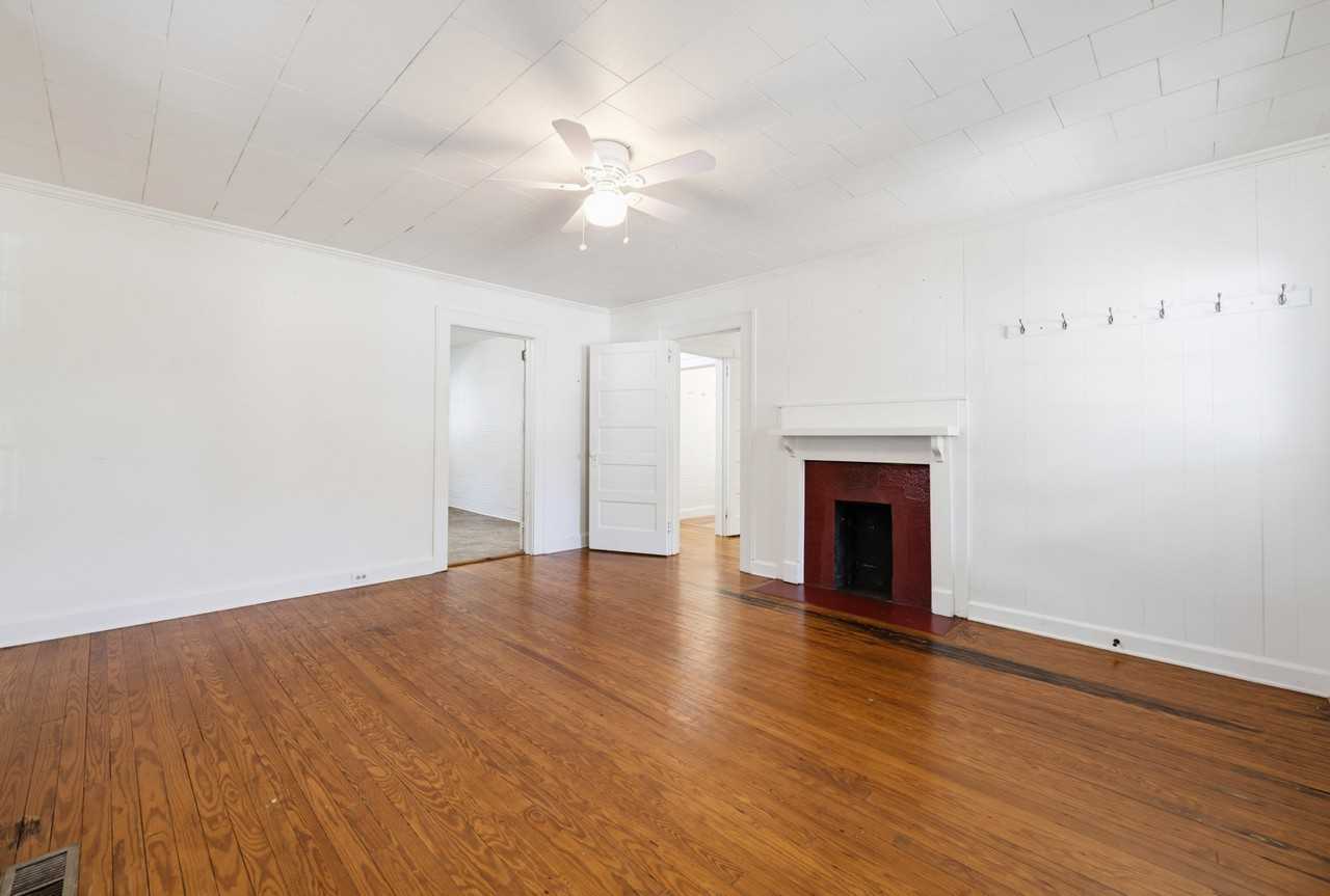 910 Iredell St - Photo 6 of 19