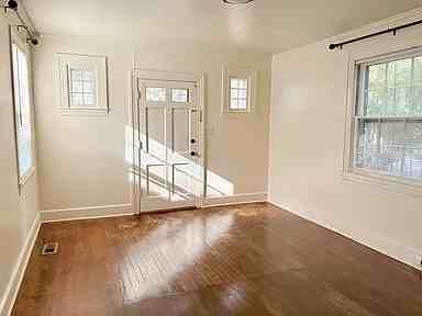 918 Iredell St - Photo 2 of 8